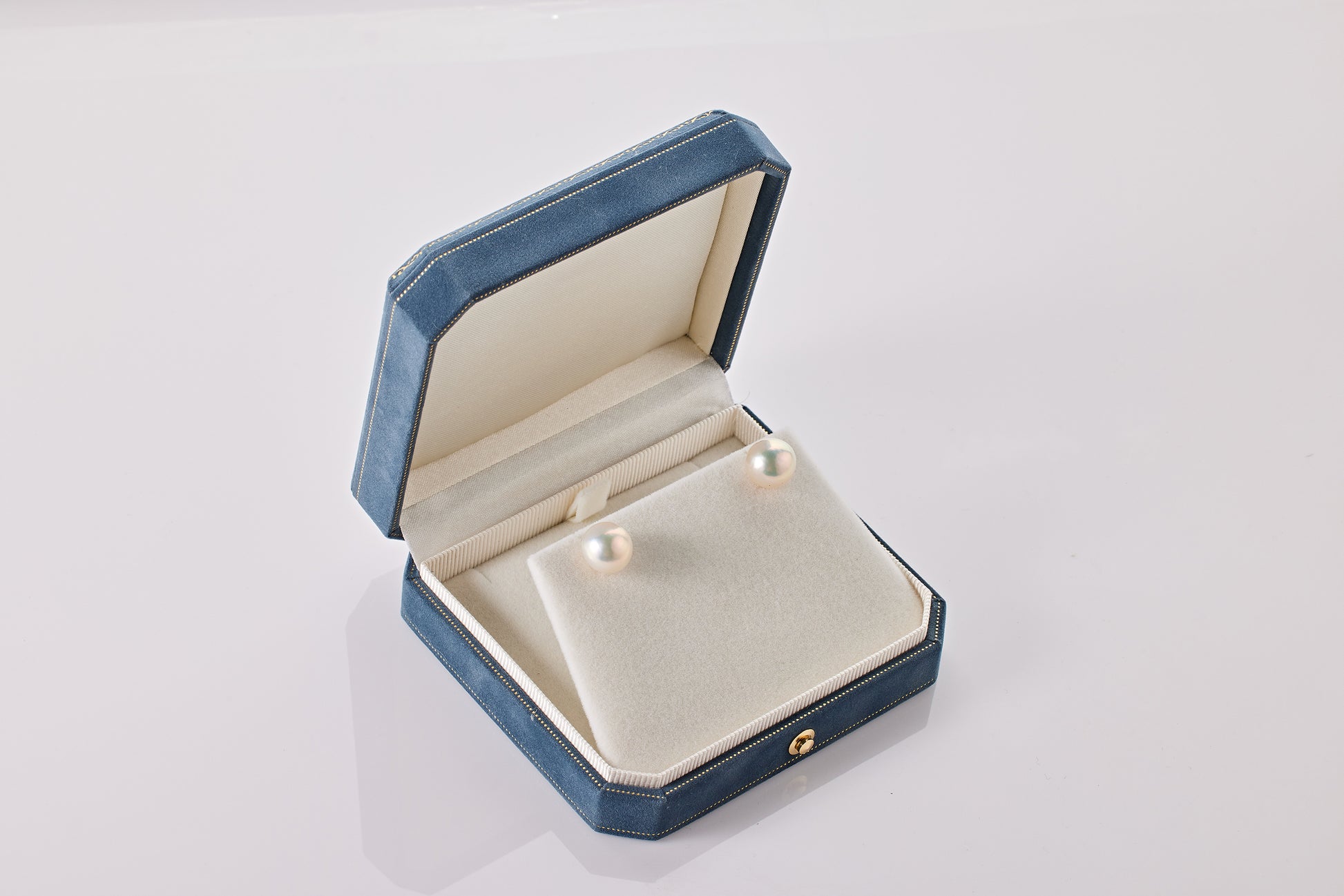 Fresh Water Pearl 18K Studs