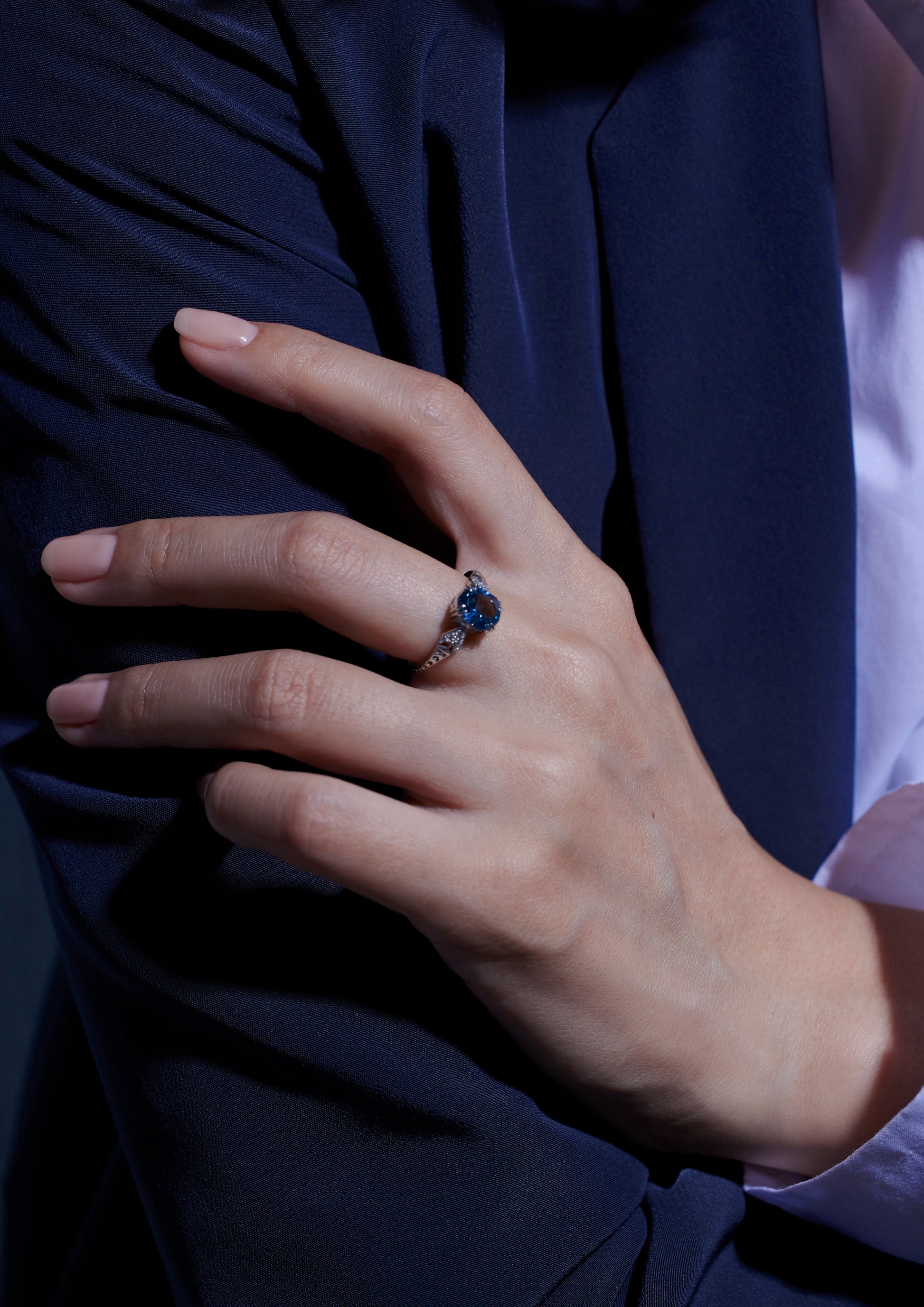 Dual Arrow | Topaz Platinum Diamond Ring