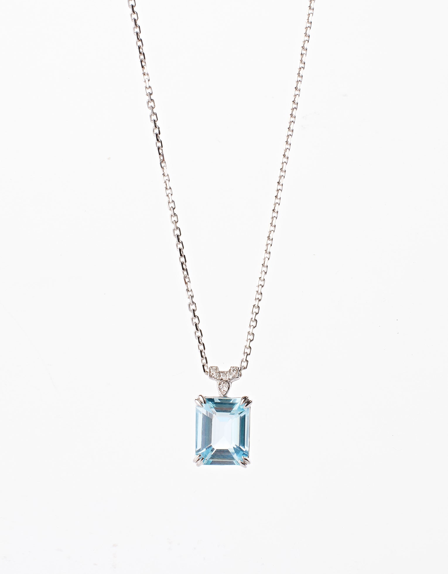 Platinum necklace with aquamarine and diamonds from Ostara’s Art Deco collection
