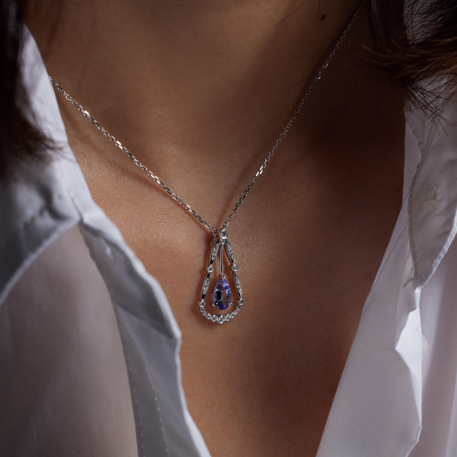 Tanzanite necklace in platinum from Ostara’s Festoon collection