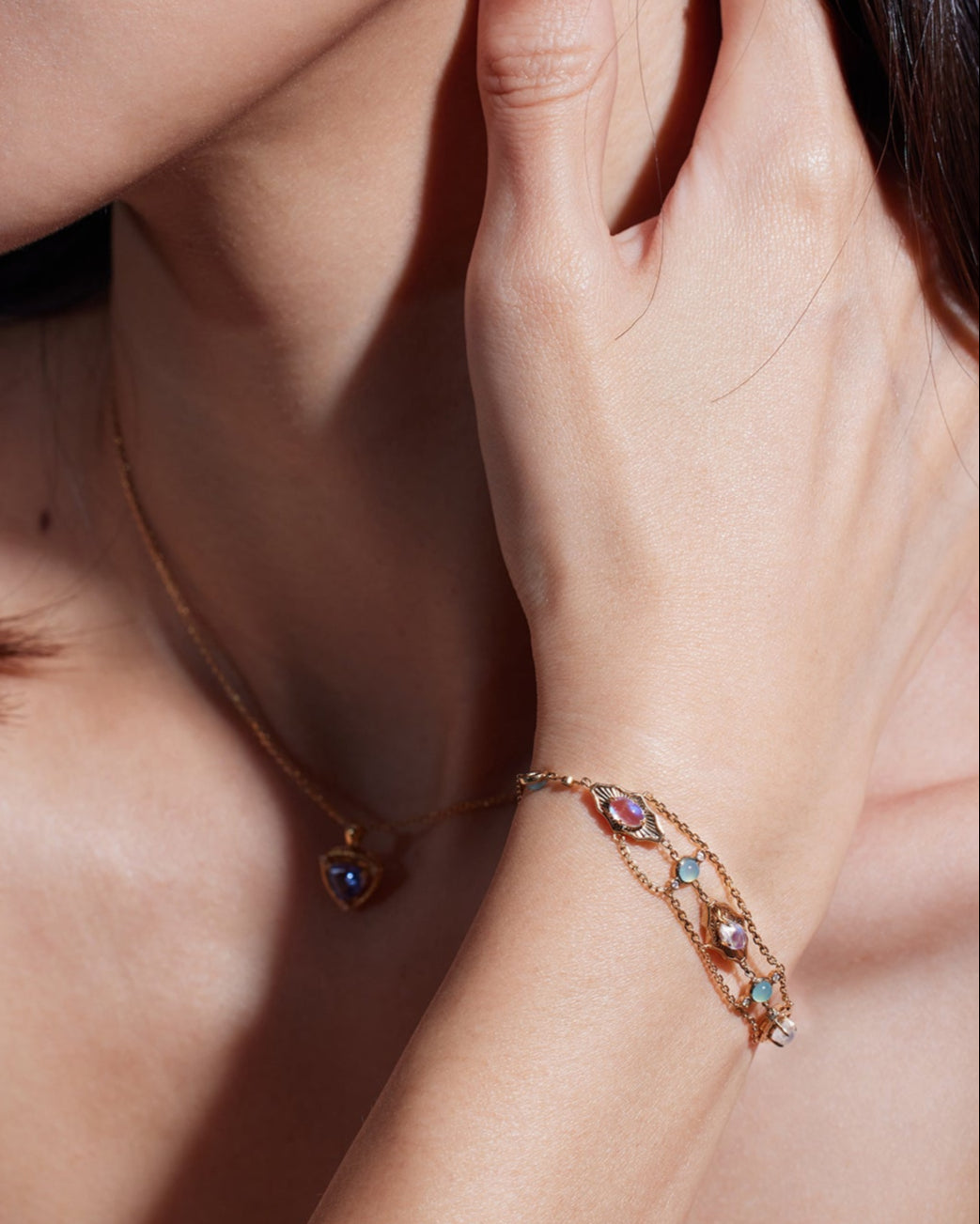 Rainbow moonstone and diamond bracelet in 18K gold from Ostara’s Majolica collection