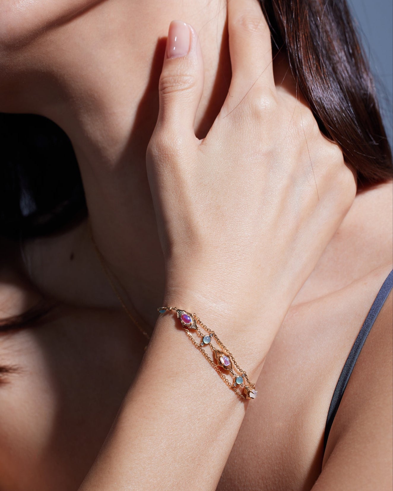 Rainbow moonstone and diamond bracelet in 18K gold from Ostara’s Majolica collection